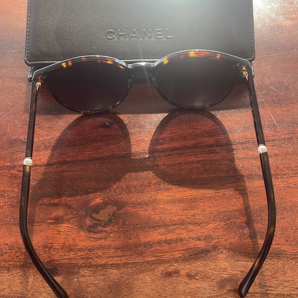 Chanel sunglasses. Worn twice. Perfect condition. - Picture 3 of 4
